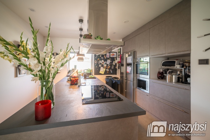 Duży dom w centrum miasta z częścią na wynajem. (6)