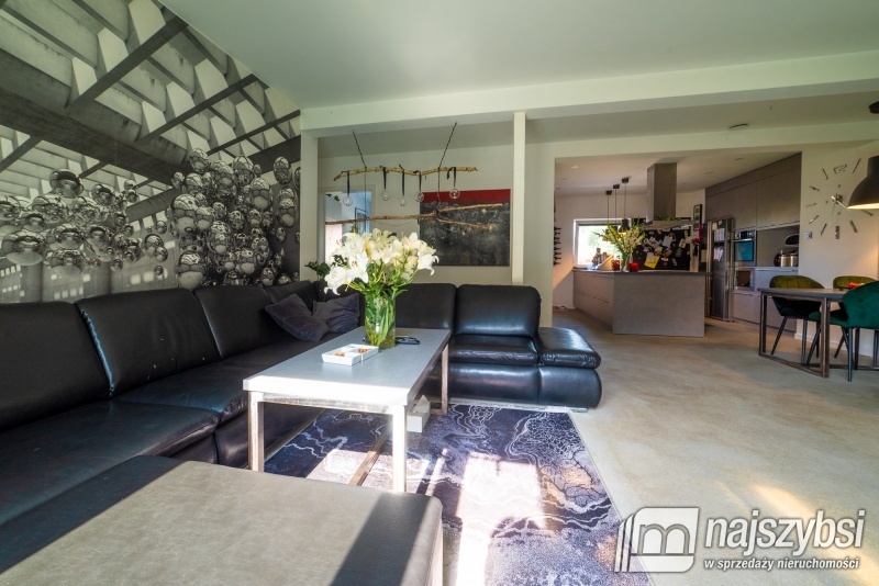 Duży dom w centrum miasta z częścią na wynajem. (9)