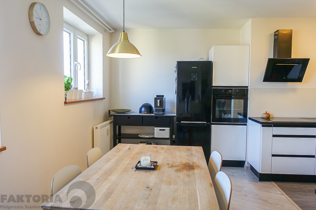 Mieszkanie 4 pokoje, balkon m. parkingowe naziemne (4)