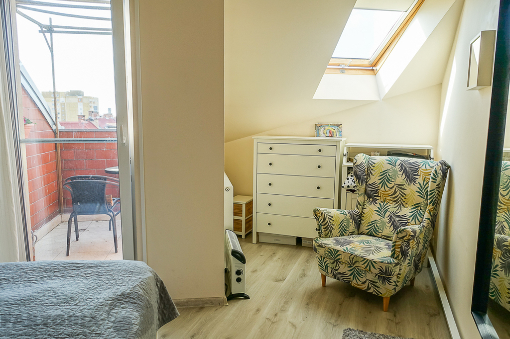 Mieszkanie 4 pokoje, balkon m. parkingowe naziemne (6)