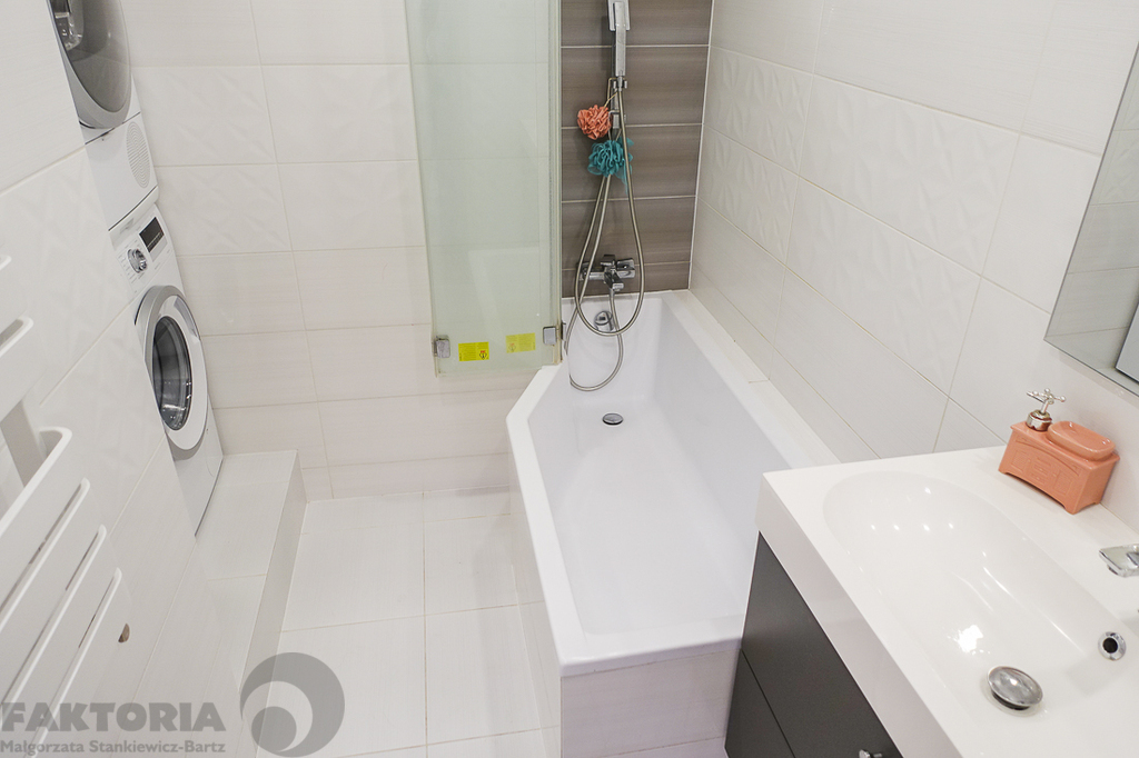 Mieszkanie 4 pokoje, balkon m. parkingowe naziemne (11)