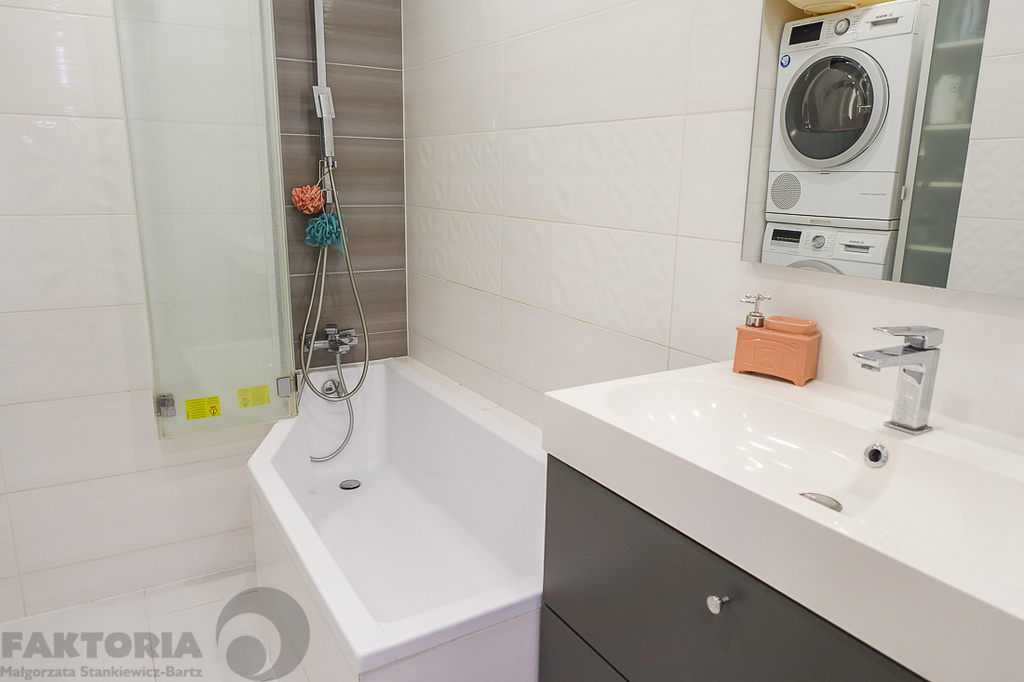 Mieszkanie 4 pokoje, balkon m. parkingowe naziemne (13)