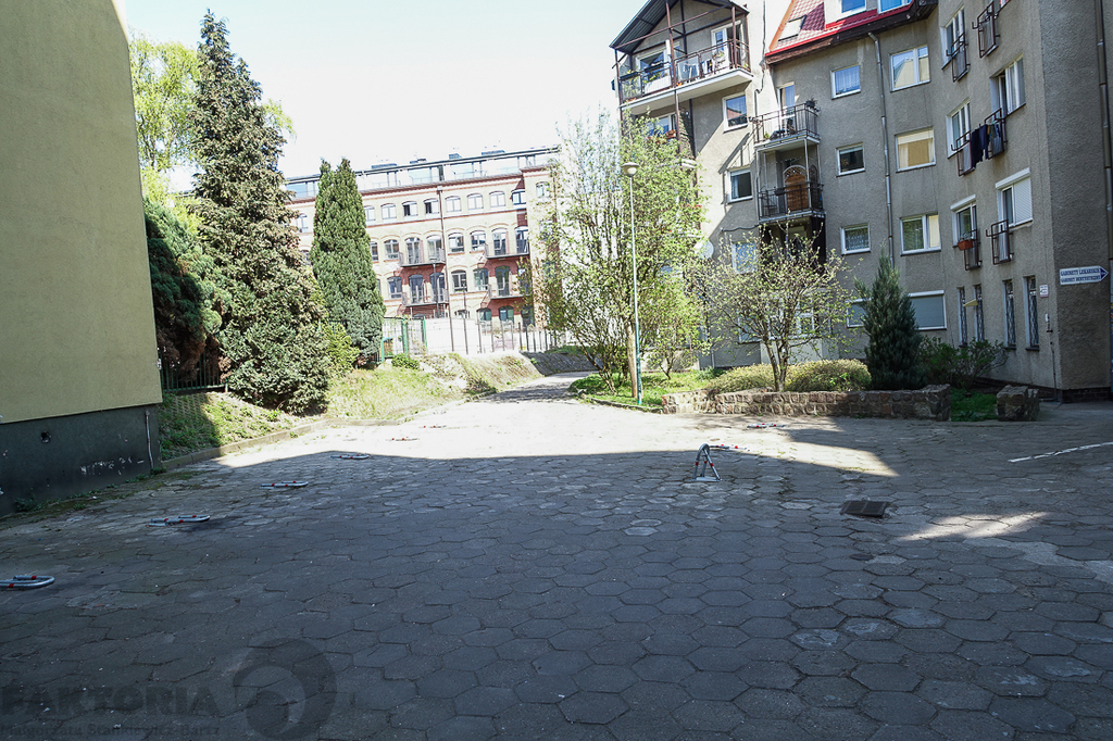 Mieszkanie 4 pokoje, balkon m. parkingowe naziemne (27)