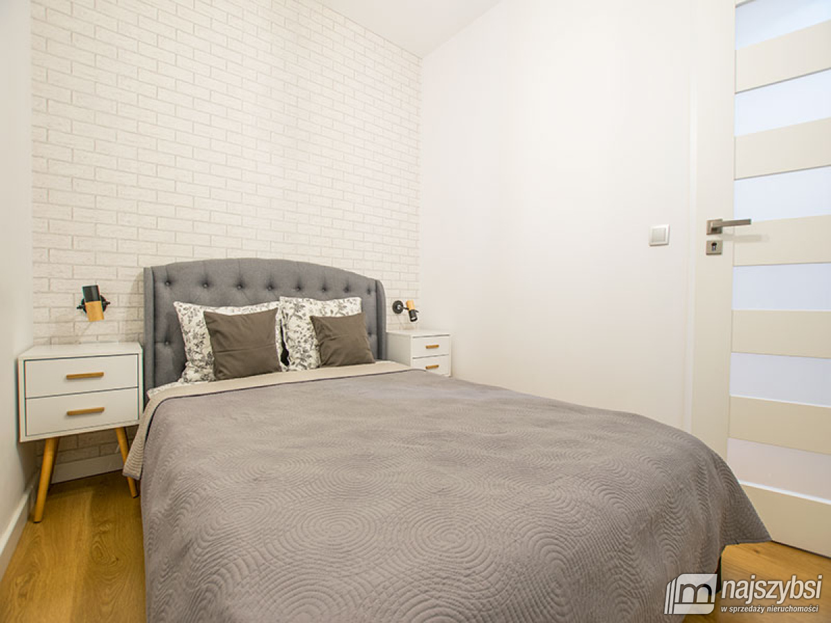 KOŁOBRZEG- PRZESTRONNY APARTAMENT 2 POKOJOWY 900M  (10)