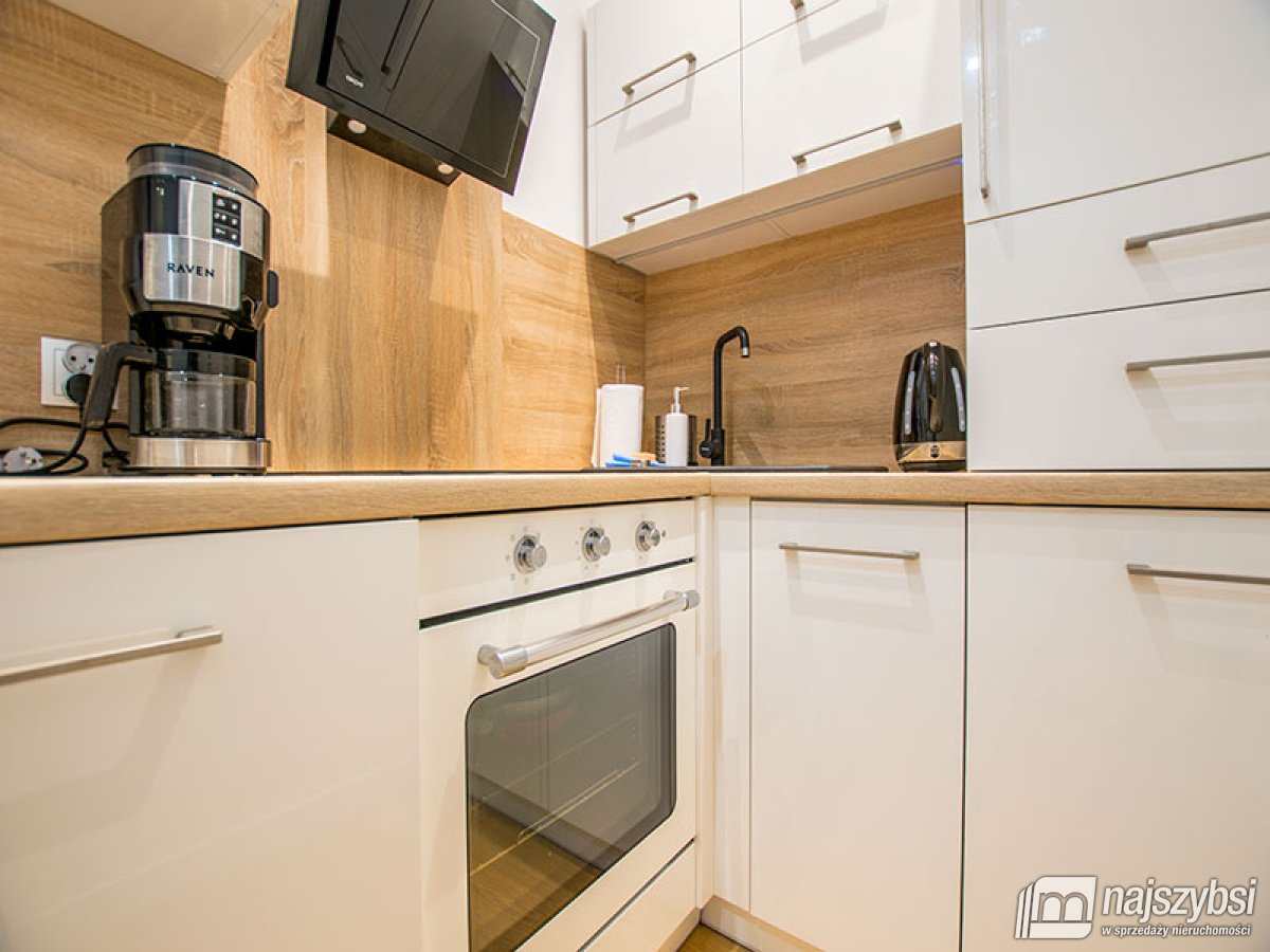 KOŁOBRZEG- PRZESTRONNY APARTAMENT 2 POKOJOWY 900M  (11)