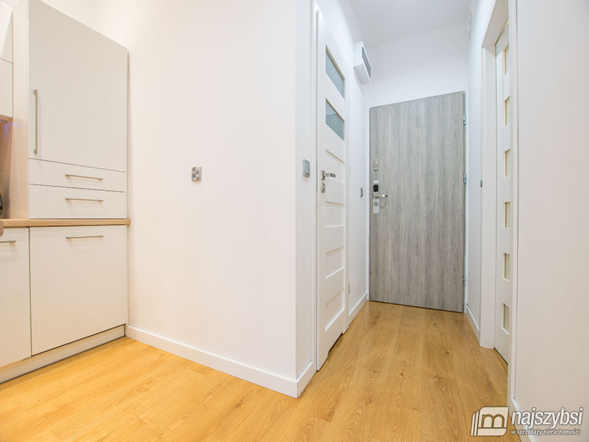 KOŁOBRZEG- PRZESTRONNY APARTAMENT 2 POKOJOWY 900M  (12)