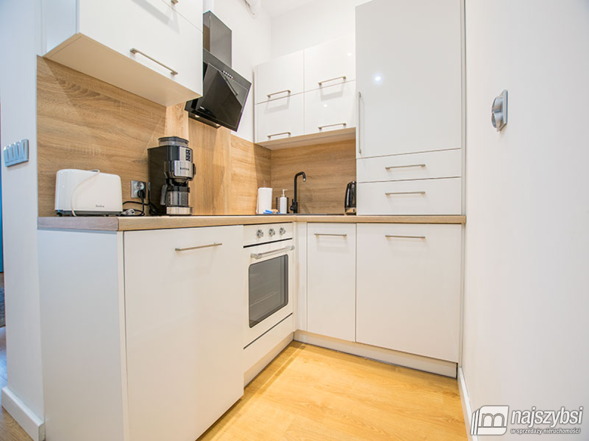 KOŁOBRZEG- PRZESTRONNY APARTAMENT 2 POKOJOWY 900M  (13)