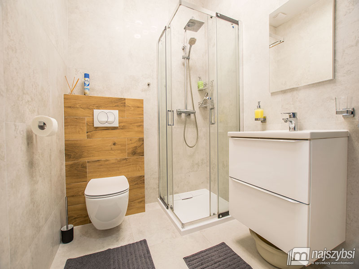 KOŁOBRZEG- PRZESTRONNY APARTAMENT 2 POKOJOWY 900M  (14)