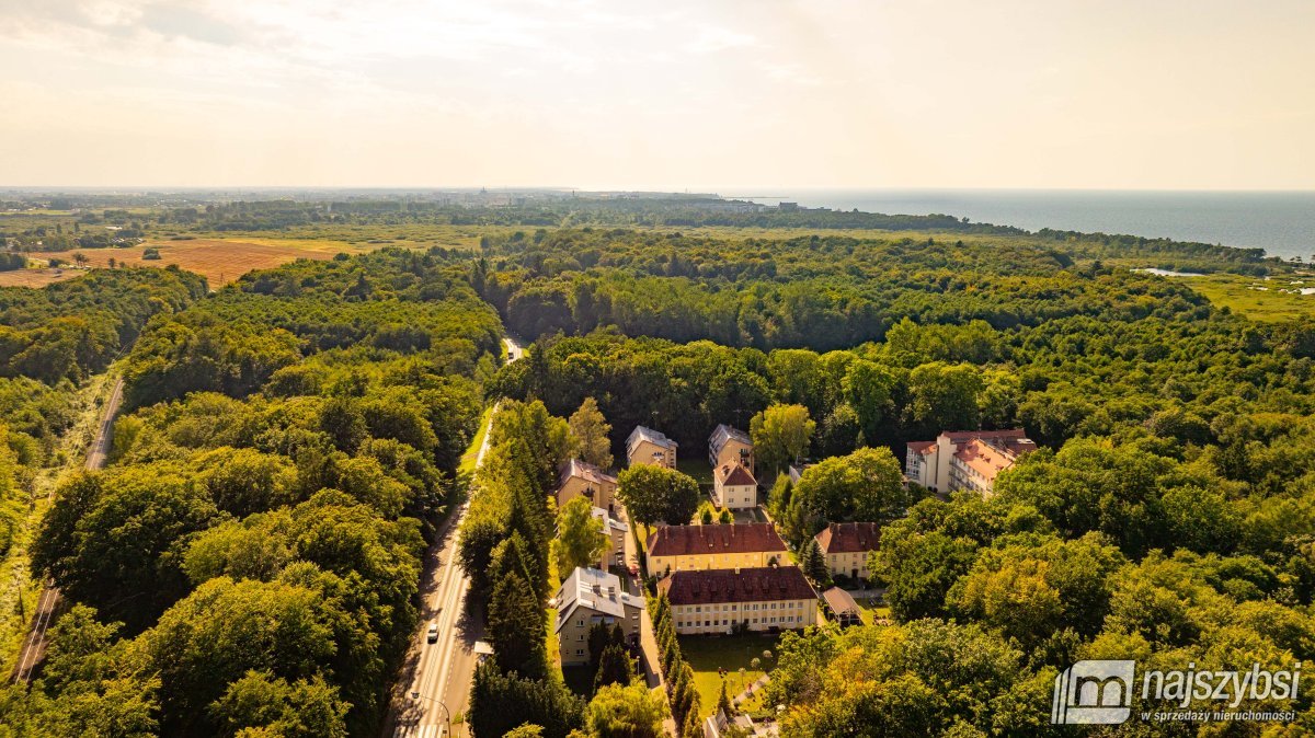 KOŁOBRZEG- PRZESTRONNY APARTAMENT 2 POKOJOWY 900M  (21)