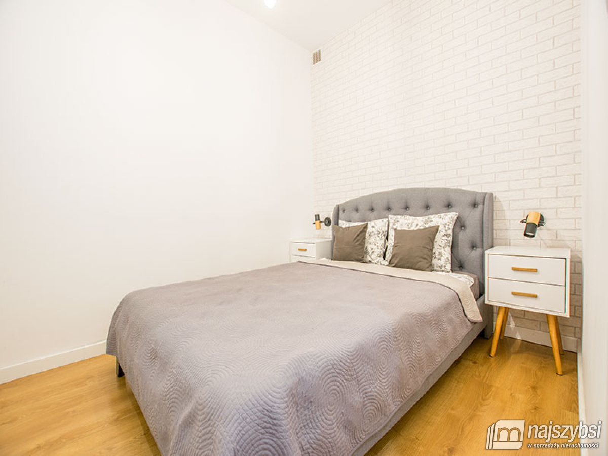 KOŁOBRZEG- PRZESTRONNY APARTAMENT 2 POKOJOWY 900M  (9)