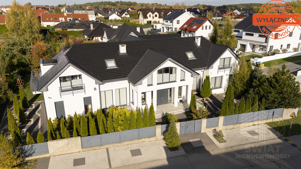 Nowoczesny, komfortowy dom 9 pok. dz. 1310 m2 (7)