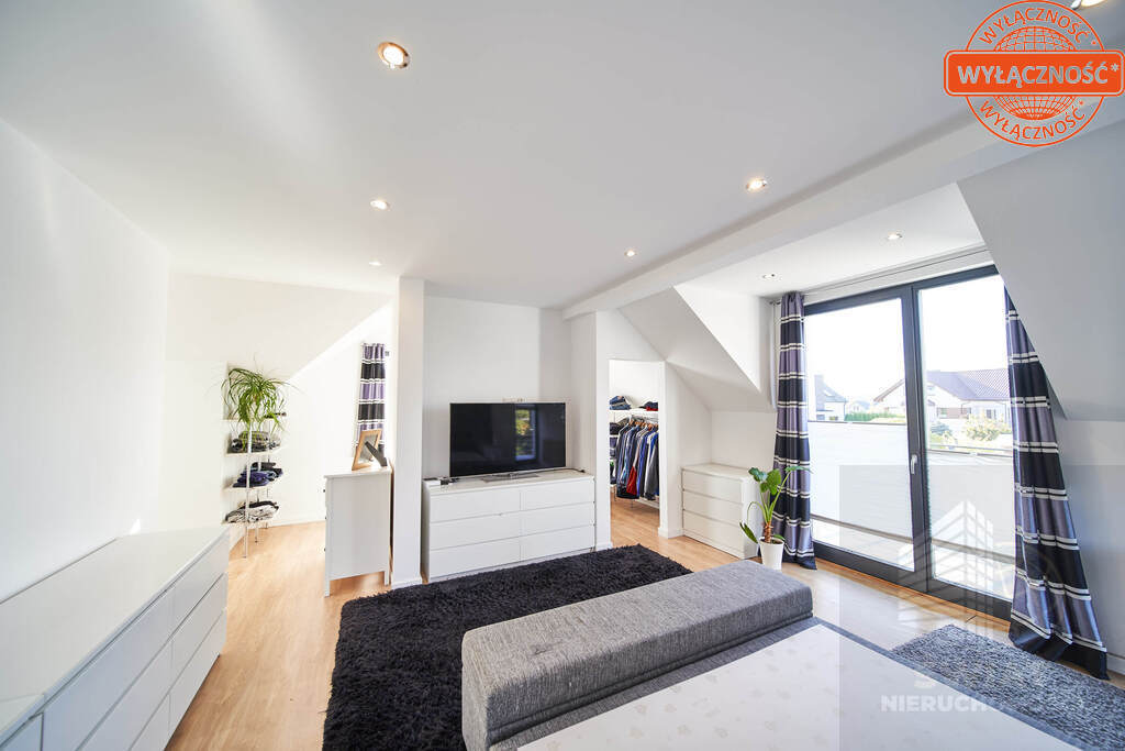 Nowoczesny, komfortowy dom 9 pok. dz. 1310 m2 (18)