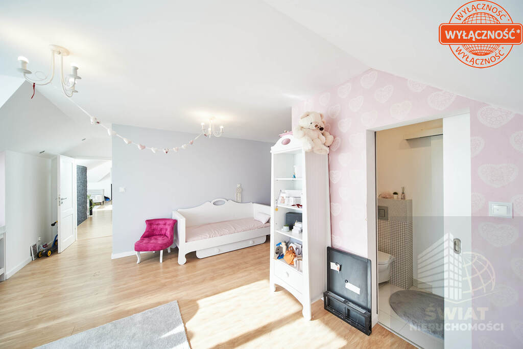 Nowoczesny, komfortowy dom 9 pok. dz. 1310 m2 (22)