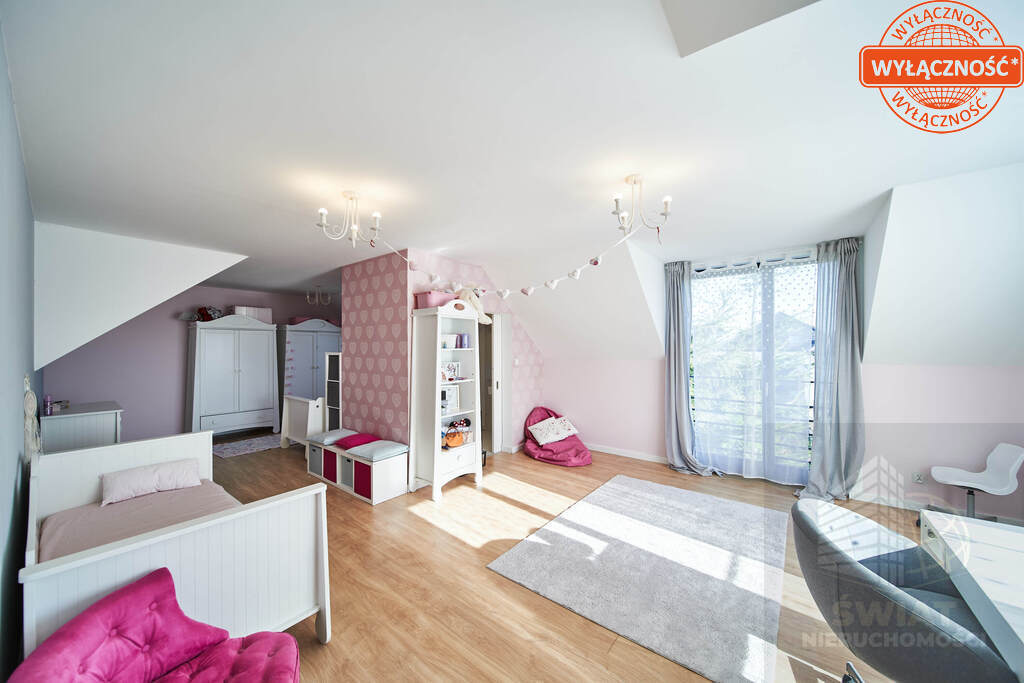 Nowoczesny, komfortowy dom 9 pok. dz. 1310 m2 (23)