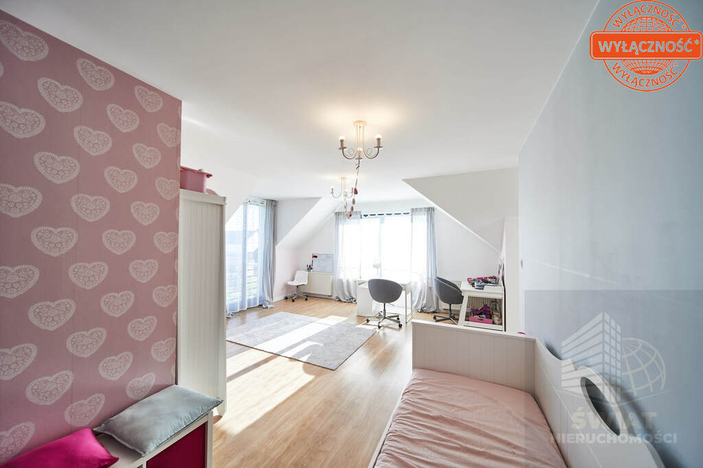 Nowoczesny, komfortowy dom 9 pok. dz. 1310 m2 (24)