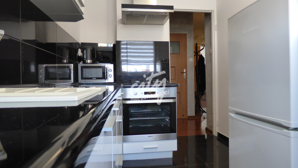 2 POK UMEBLOWANE Z BALKONEM W CENTRUM (6)