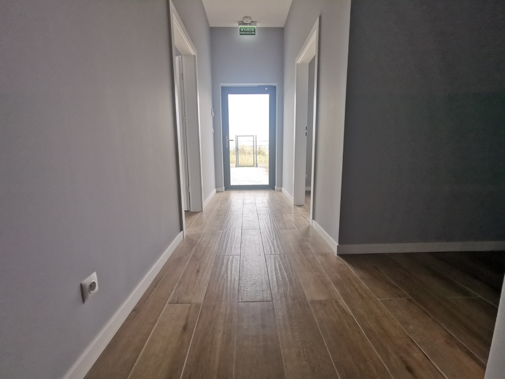 Nowa hala z biurami 1360 m2 do wynajęcia. (4)