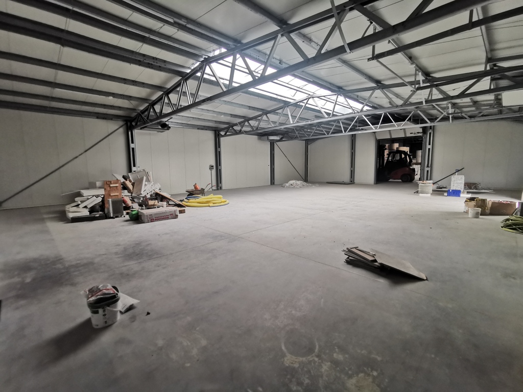 Nowa hala z biurami 1360 m2 do wynajęcia. (2)