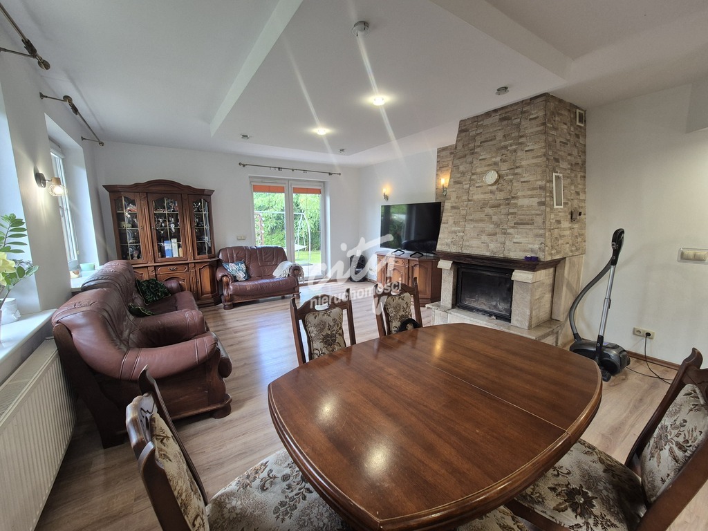 Dom wolnostojący, 5 pokoi, duży garaż, ogród (1)