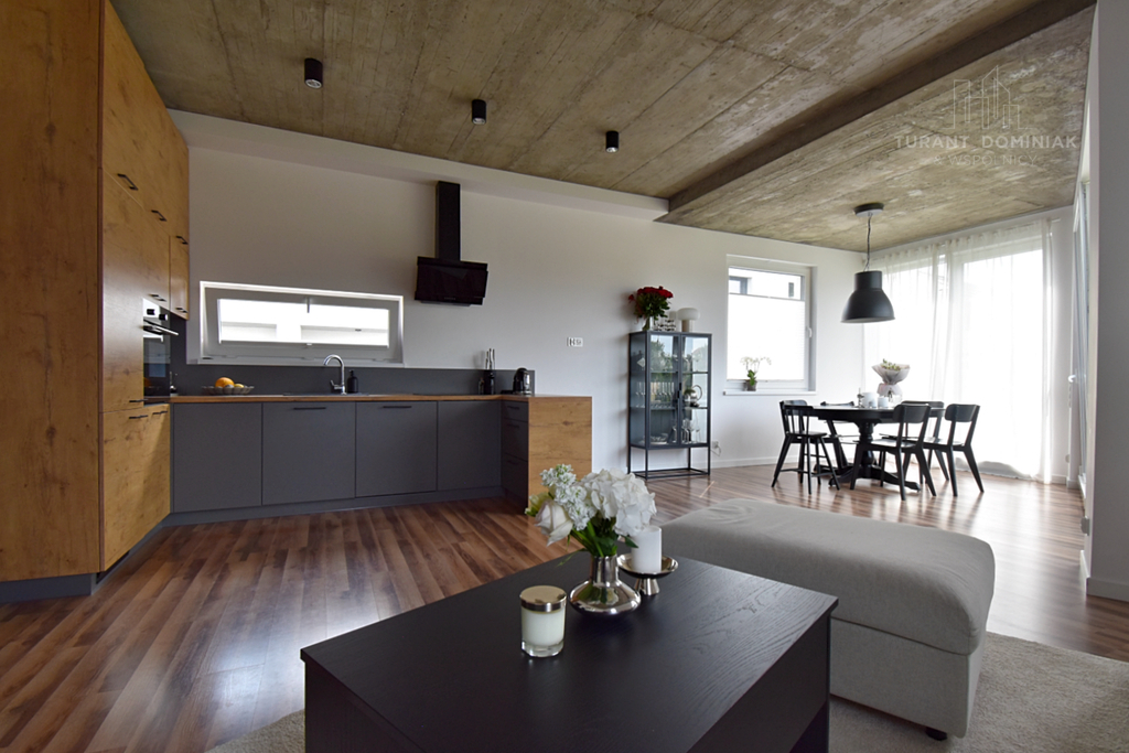 Nowoczesny dom wolnostojący z 2023 roku (1)