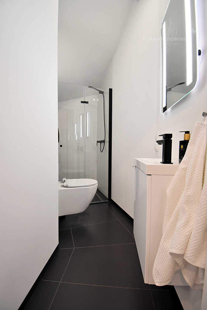 Nowoczesny dom wolnostojący z 2023 roku (8)