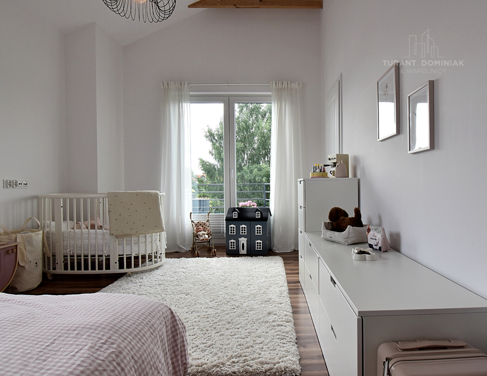 Nowoczesny dom wolnostojący z 2023 roku (9)