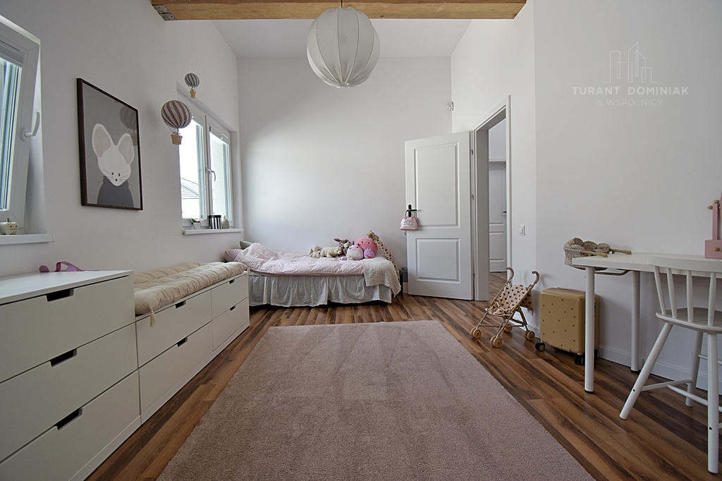 Nowoczesny dom wolnostojący z 2023 roku (12)