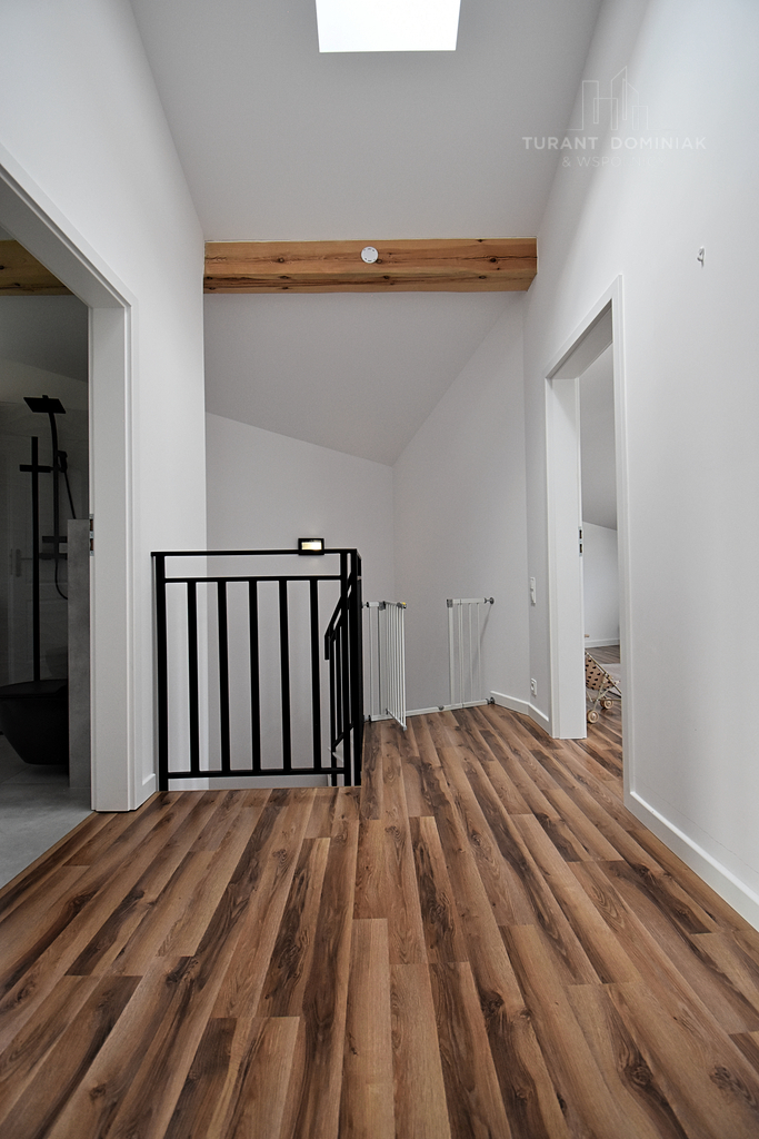 Nowoczesny dom wolnostojący z 2023 roku (16)