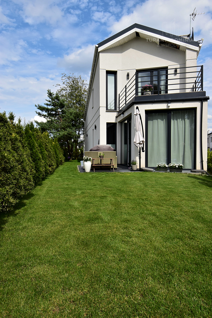 Nowoczesny dom wolnostojący z 2023 roku (2)