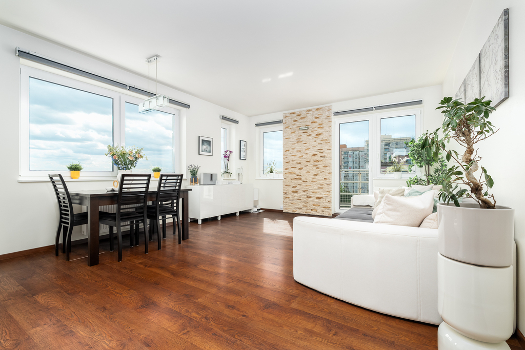 Przestrone 3pok z tarasem, 2x kom.lok. 2 m. garaż (2)