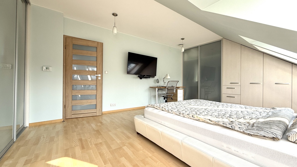 Na sprzedaż 3 pokojowe mieszkanie z garażem (22)