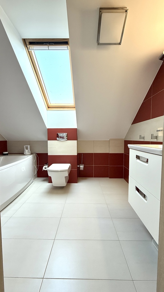 Na sprzedaż 3 pokojowe mieszkanie z garażem (17)