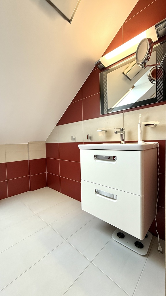 Na sprzedaż 3 pokojowe mieszkanie z garażem (27)