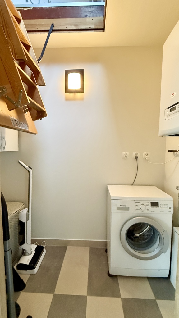 Na sprzedaż 3 pokojowe mieszkanie z garażem (21)