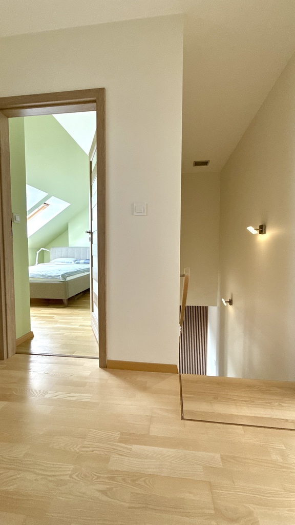 Na sprzedaż 3 pokojowe mieszkanie z garażem (15)