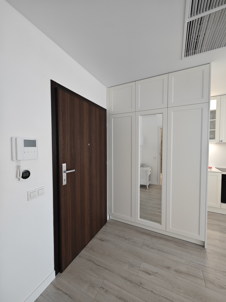 Hanza Tower, 34,68m2 plus balkon 11,22m2 + basen ! (16)