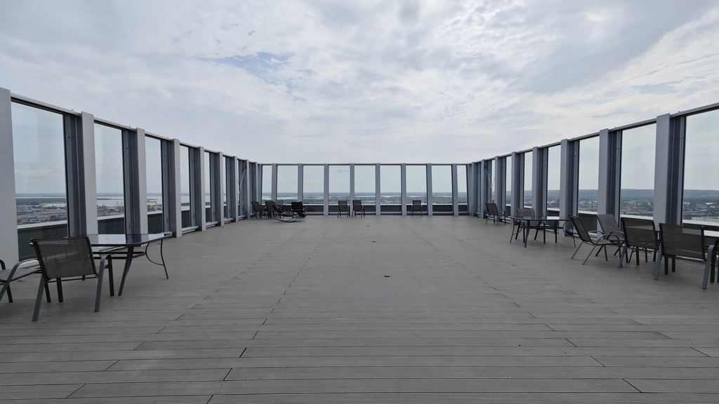 Hanza Tower, 34,68m2 plus balkon 11,22m2 + basen ! (17)