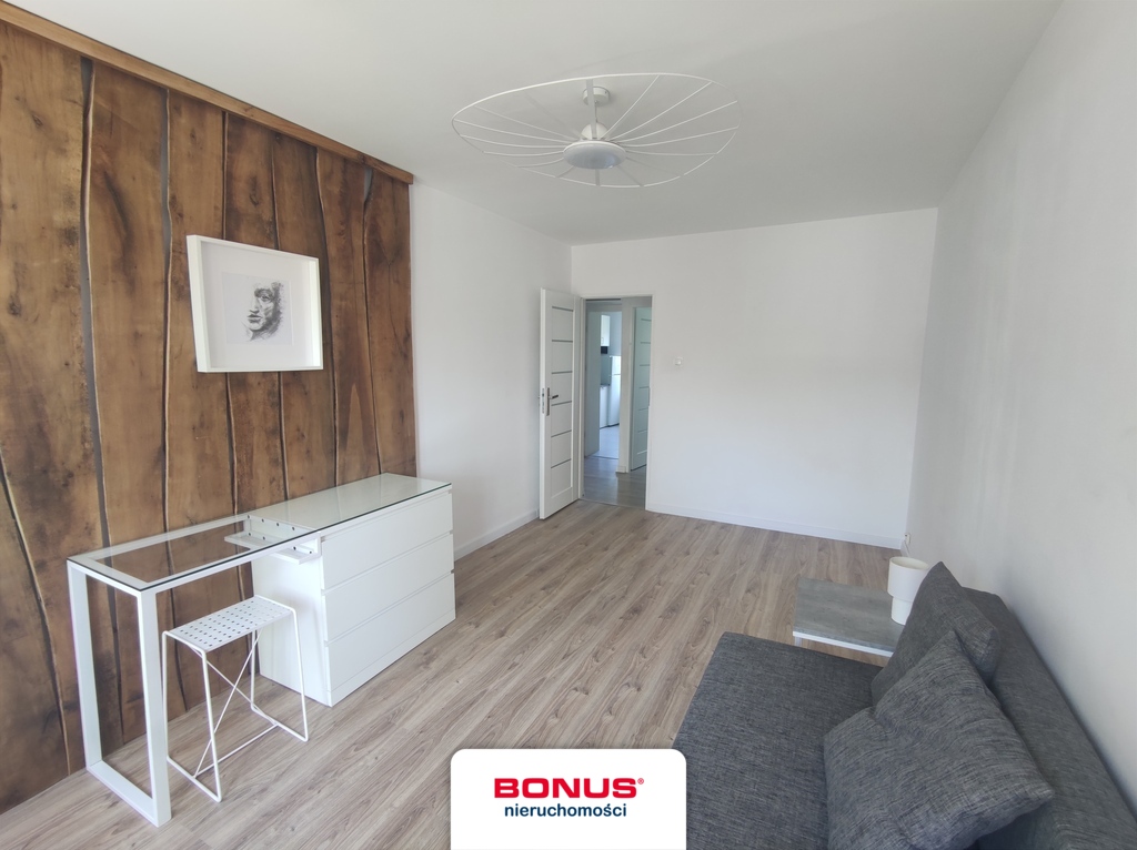 1. piętro, 3 niezależne pokoje, osobna kuchnia (3)