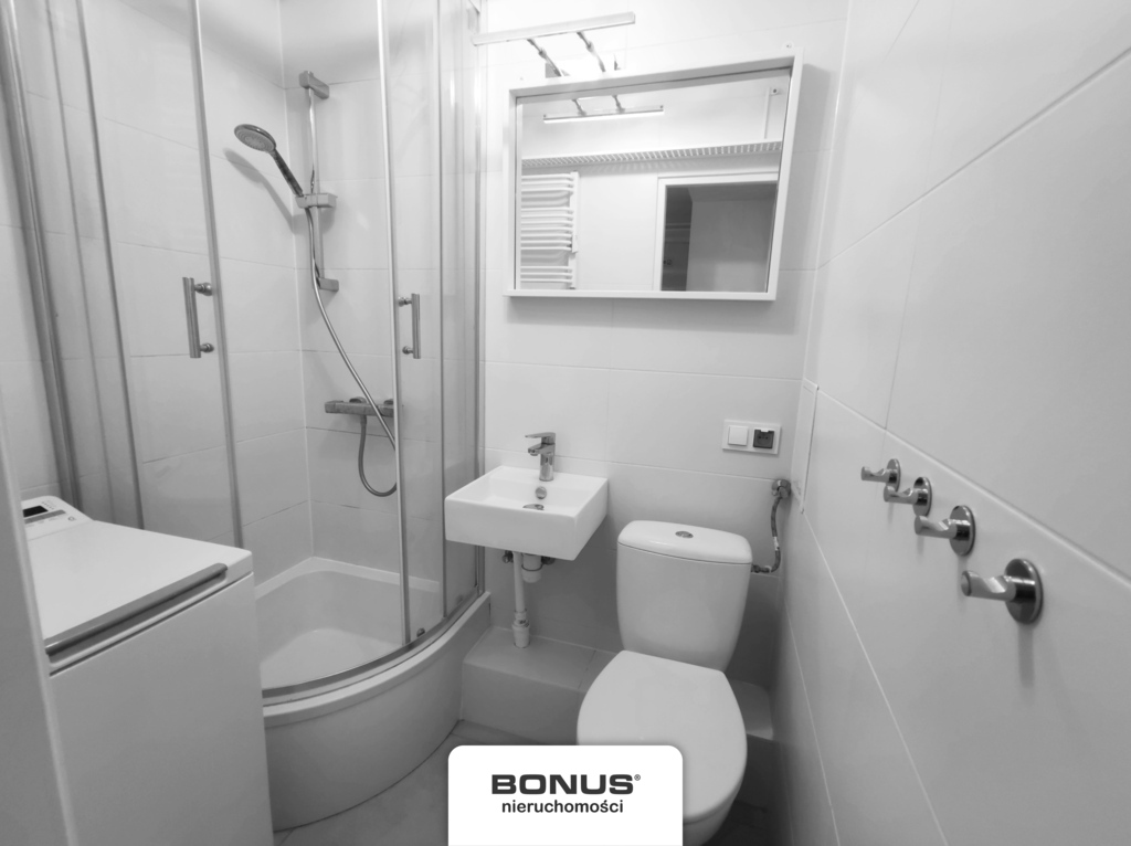 1. piętro, 3 niezależne pokoje, osobna kuchnia (8)