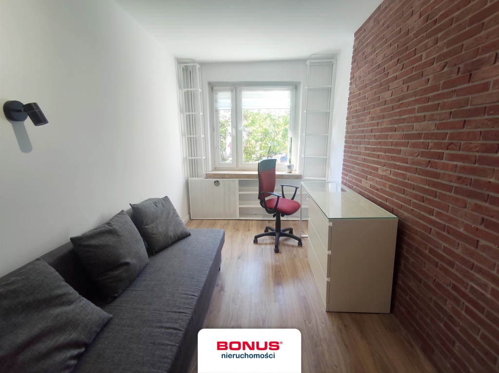 1. piętro, 3 niezależne pokoje, osobna kuchnia (10)