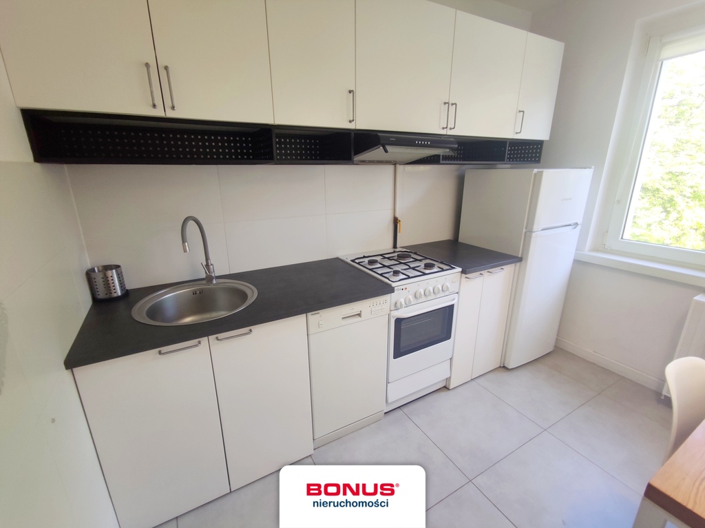 1. piętro, 3 niezależne pokoje, osobna kuchnia (14)