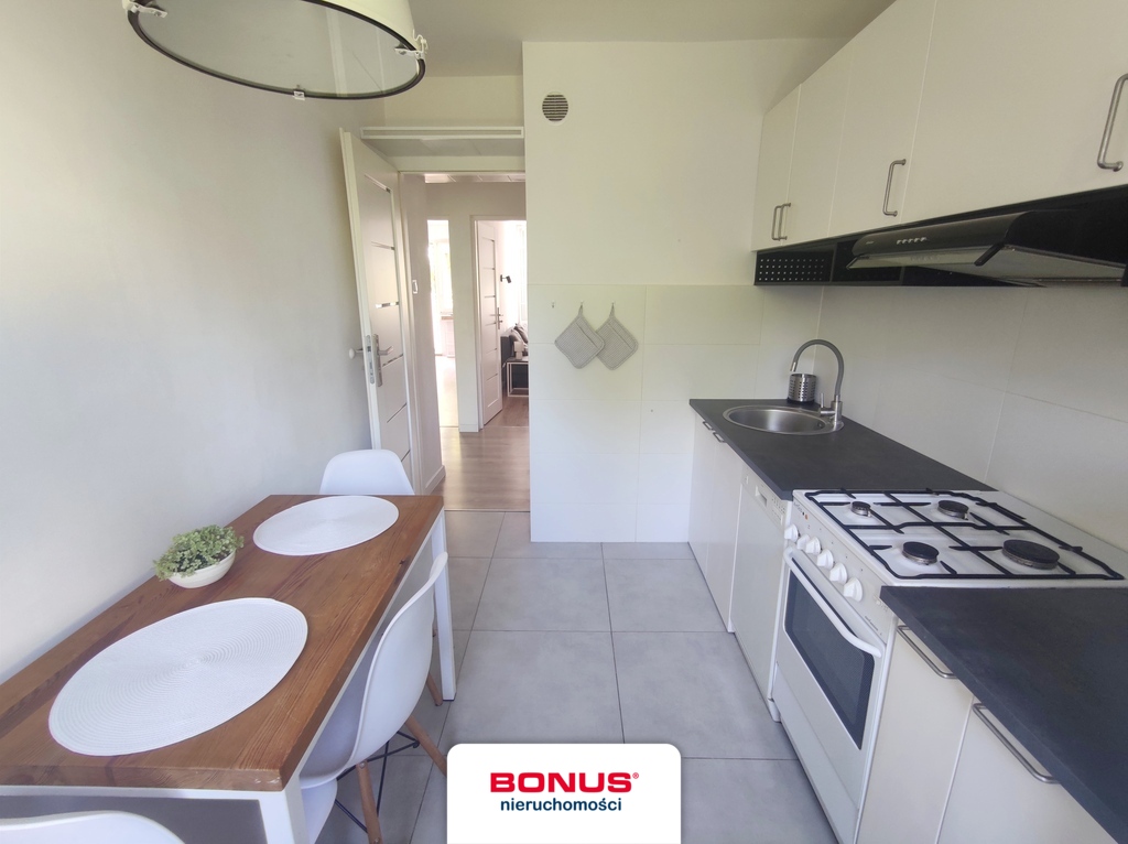 1. piętro, 3 niezależne pokoje, osobna kuchnia (16)