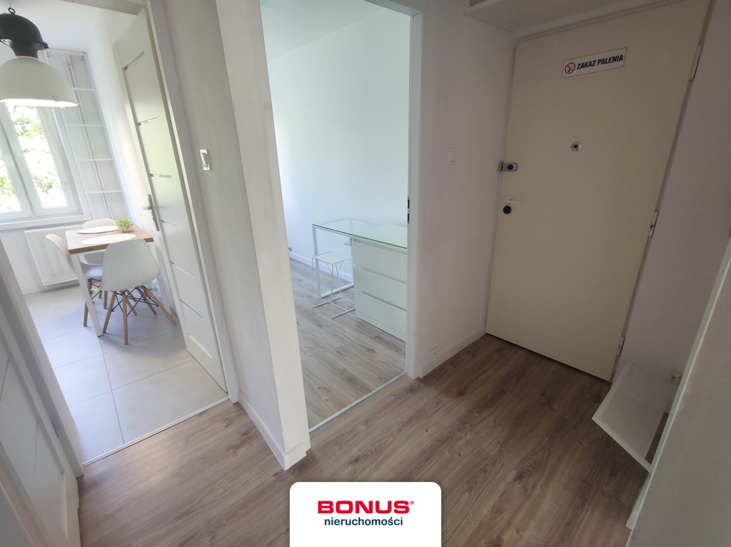 1. piętro, 3 niezależne pokoje, osobna kuchnia (17)