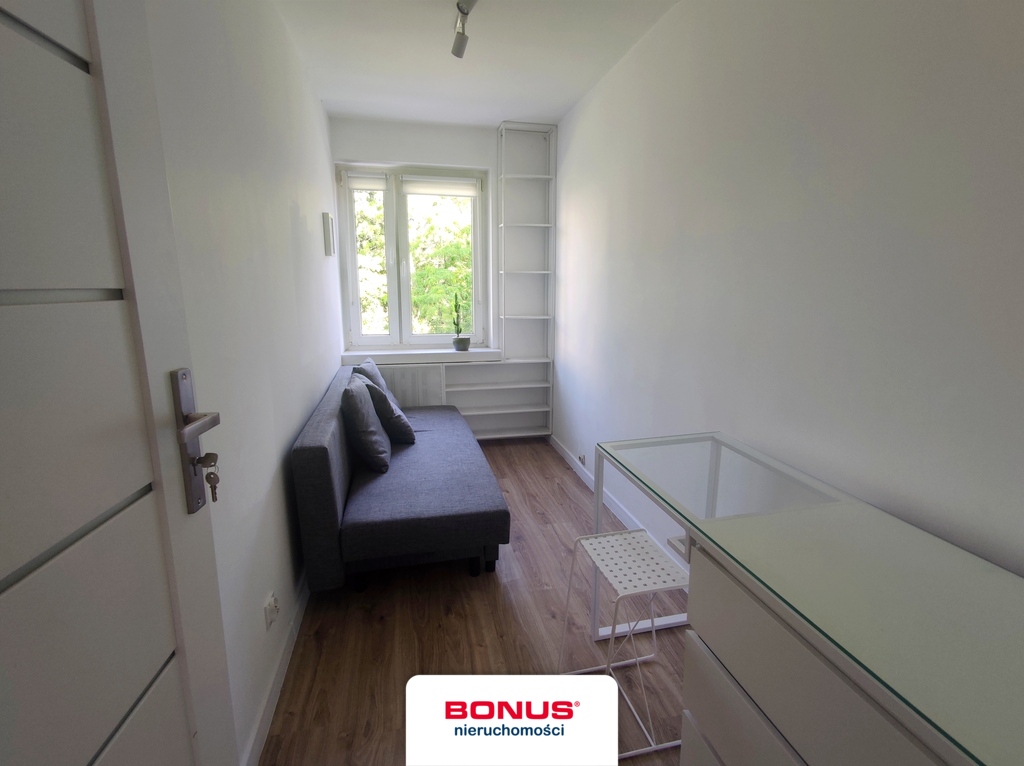 1. piętro, 3 niezależne pokoje, osobna kuchnia (18)