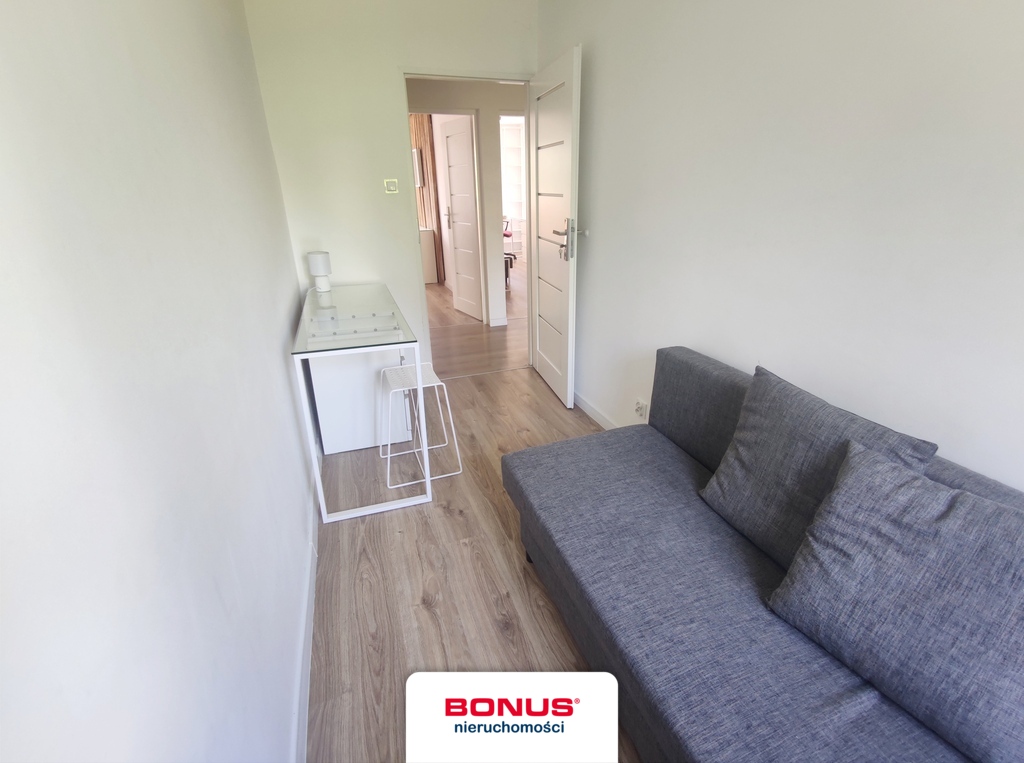 1. piętro, 3 niezależne pokoje, osobna kuchnia (20)