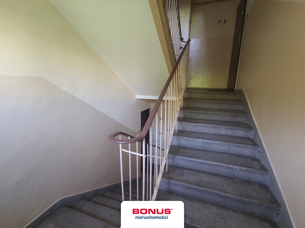 1. piętro, 3 niezależne pokoje, osobna kuchnia (23)