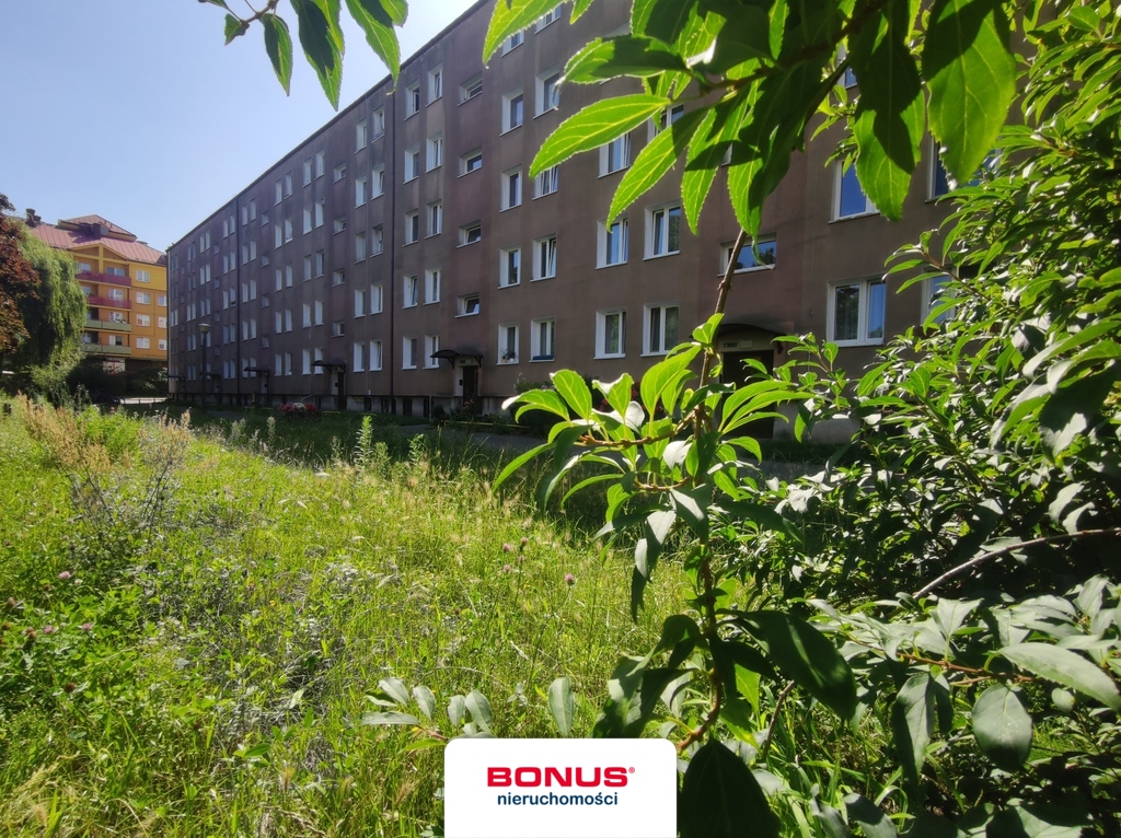 1. piętro, 3 niezależne pokoje, osobna kuchnia (24)