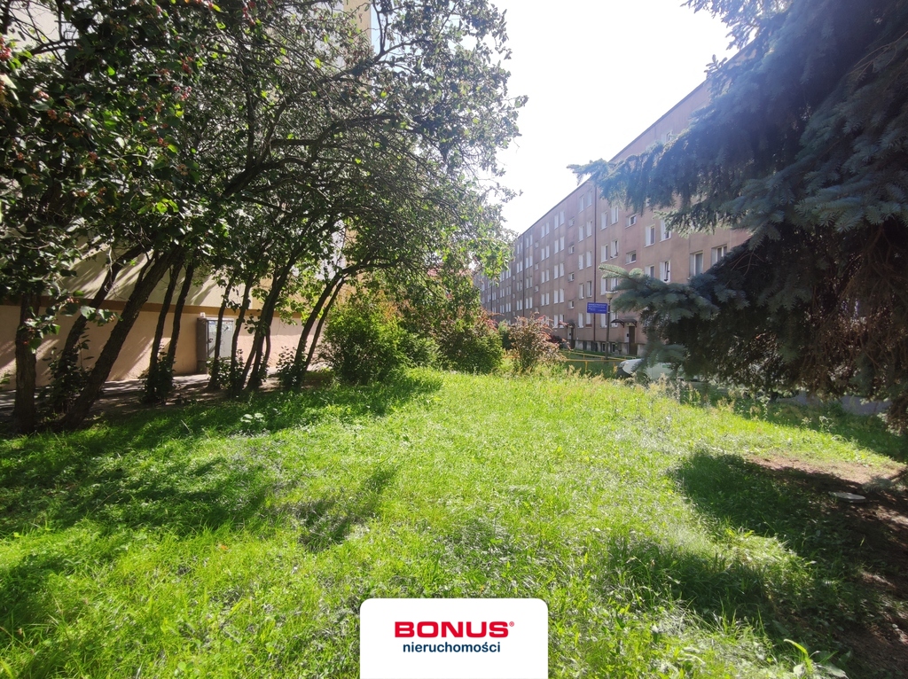 1. piętro, 3 niezależne pokoje, osobna kuchnia (25)