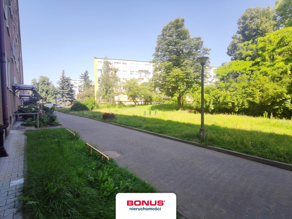 1. piętro, 3 niezależne pokoje, osobna kuchnia (27)