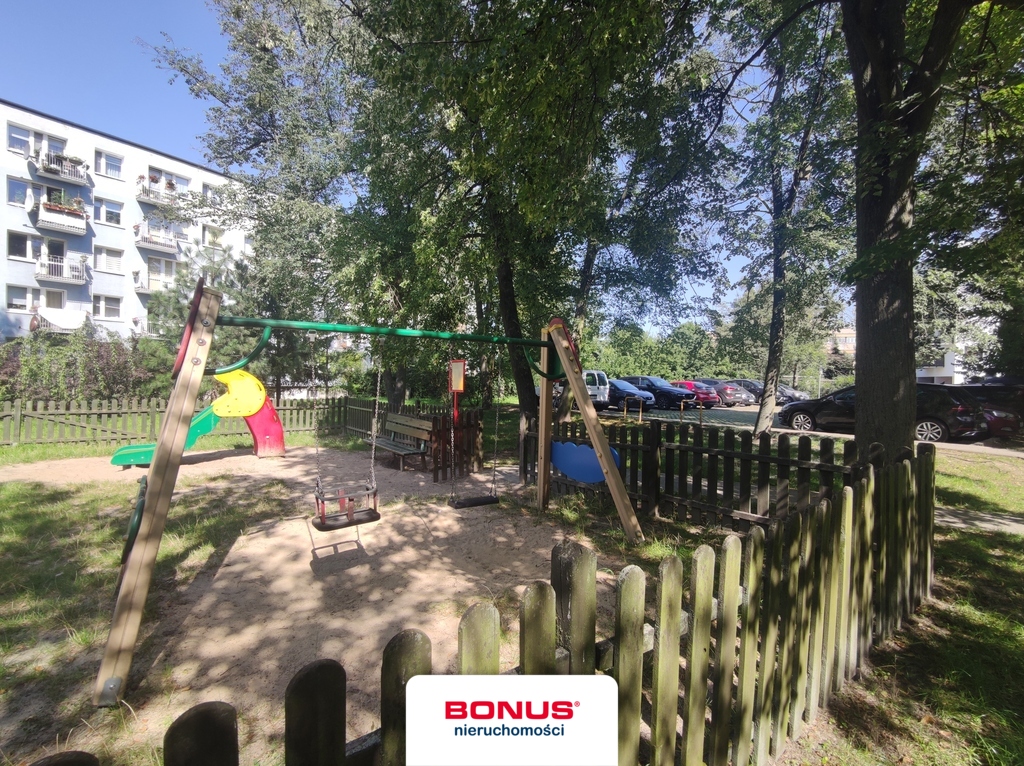 1. piętro, 3 niezależne pokoje, osobna kuchnia (28)